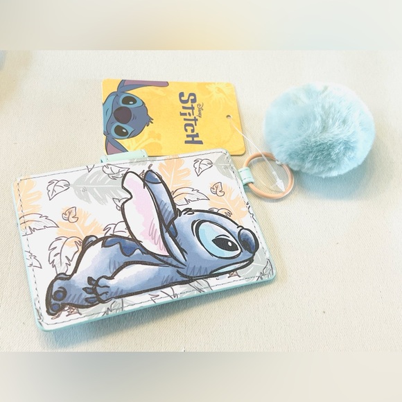 Disney Stitch Wristlet Wallet – Fun, Functional & Totally Adorable! 🌺💙 - Picture 5 of 5
